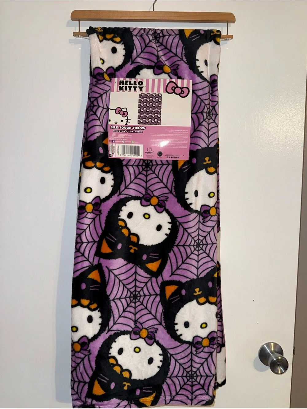 🆕 Hello Kitty Halloween Silk Touch Throw Blanket 50x70 Spider Web